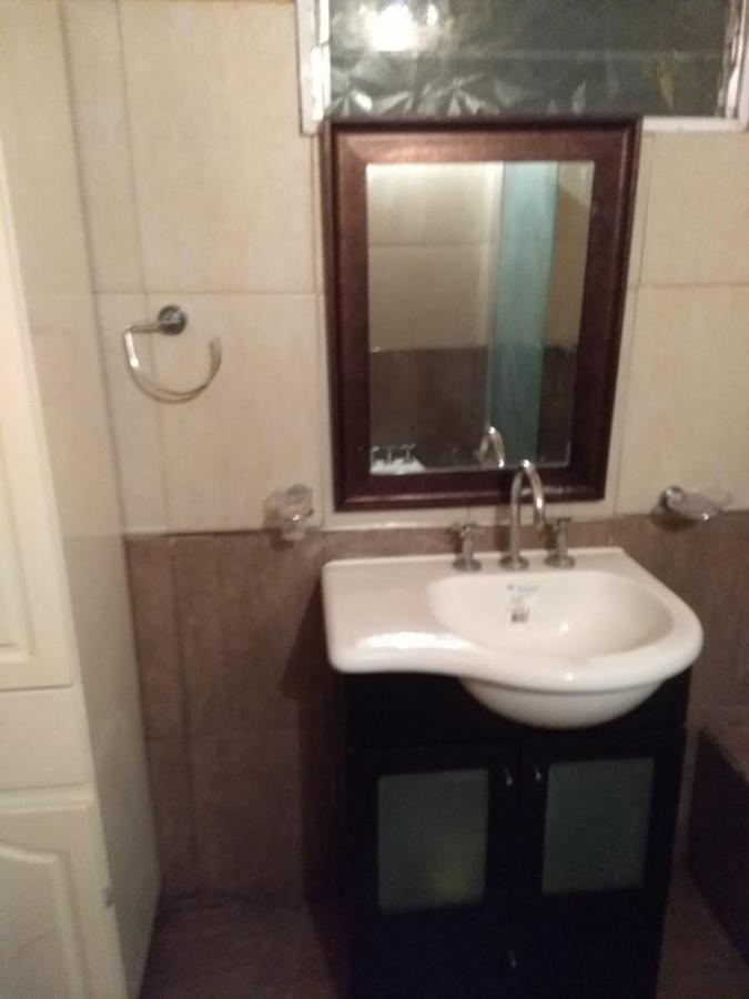 Luis'S House Ezeiza Airport Hotel Монте Гранде Екстериор снимка